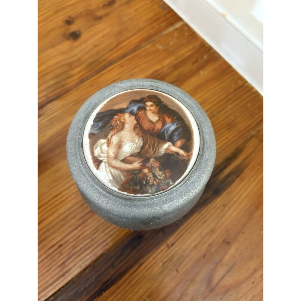 Vintage 40s Working Music Box Powder Puff Victorian Courting Couple Vanity R1